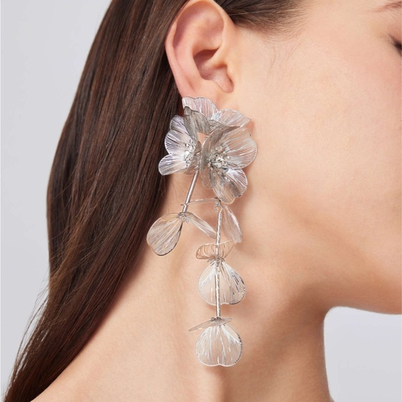 Zara Jewelry - Zara Silver Floral Drop Earrings

Kate Middleton earrings
